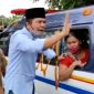 Kades Bira Timur (H. Fathor Rohman) saat mendampingi warga yang diisukan Positif Corona.
