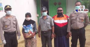 Top, Polsek Robatal Berbagi Kepada Kaum Dhuafa Dan Janda Lanjut Usia
