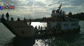 KM Gandha Nusantara 05 saat menjemput penumpang asal Gorontalo dan Sulut dari KM Sabuk Nusantara 97.