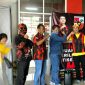 Cegah penyebaran Covid-19; MPC Pemuda Pancasila (PP) Kota Cimahi berikan bantuan kotak antiseptik.