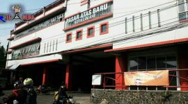 Pandemi Covid-19; situasi dan kondisi di Pasar Baru Atas Kota Cimahi tampak sepi. 