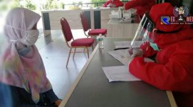 Salah satu anggota DPRD Kota Cimahi (Kania Intan Puspita) saat dilakukan pemeriksaan rapid test. 