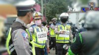 Polsek Cimahi Ingatkan Pengendara Pakai Masker