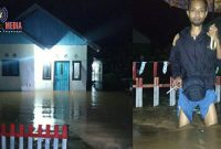 Kepala Desa Milango (Eman Kadir); terlihat rumah warga terendam banjir. 