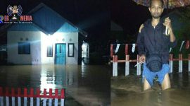 Kepala Desa Milango (Eman Kadir); terlihat rumah warga terendam banjir. 