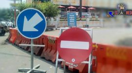 Terlihat sejumlah jalan protokol di Kota Cimahi telah ditutup.