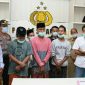 Para pelaku kericuhan saat di Mapolres Sampang bersama Kades dan Forkopimcam Robatal.