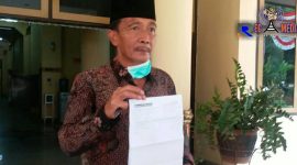 Wakil Ketua DPRD Bangkalan (Hosyan Muhammad) saat menunjukkan hasil swab test_nya.