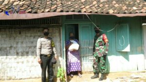 Tak Tersentuh Bantuan, TNI-Polri Sisir Rumah Warga Kepelosok Desa