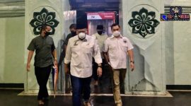 La Nyalla bersama Kapolda Jatim yang baru saat memasuki kompleks Sunan Ampel.