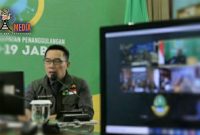 Gubernur Jawa Barat (Ridwan Kamil) saat melakukan video conference dengan Kepala Daerah se-Bandung Raya. 