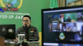 Gubernur Jawa Barat (Ridwan Kamil) saat melakukan video conference dengan Kepala Daerah se-Bandung Raya. 