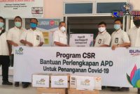 PT PLN (Persero) UP3 Subulussalam dan ULP Tapaktuan saat berikan bantuan APD, hand sanitizer dan hand scoon.