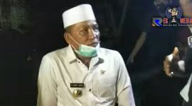 Bupati Sampang (H.Slamet Junaidi) saat berada di Desa Batorasang, Kecamatan Tambelangan, Kabupaten Sampang. 