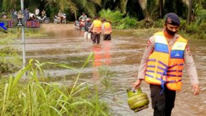 Pasca Banjir, Brimob Aceh Patroli Ke Desa Cot Bayu