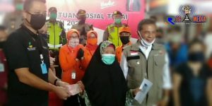 Mensos Tinjau Langsung Penyaluran BST di Cimahi