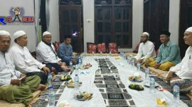 Beberapa pengasuh/perwakilan dari 5 pesantren saat keluarkan himbauan di Ponpes Al Hamidy Pamekasan, Madura.