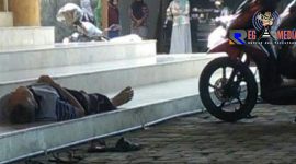 Seorang kakek yang ditemukan warga telah meninggal dunia dalam kondisi terlentang diteras masjid. 