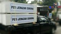 Buat Warga Jera, Peti Mati Bertuliskan Jenazah Corona Diarak Pakai Mobil