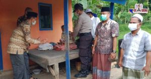 Pemdes Gunung Rancak Bersama Forkopimcam Robatal Santuni Nenek Mursi’a