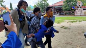 Demo Galian C di Pamekasan Bentrok, Ada Mahasiswa Mengalami Luka