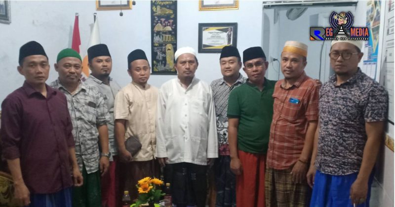 Beberapa pengurus Ikbas Miftahul Ulum Panyepen saat silaturahmi ke kantor redaksi Ahad (14/6/20)
