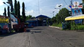 Situasi posko Covid-19 di Jl. Raya Jrengik, Sampang tampak sepi. 