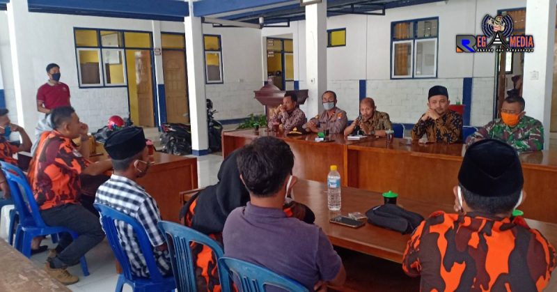 Suasana audensi di pendopo kecamatan Robatal, Kamis (18/6/20)