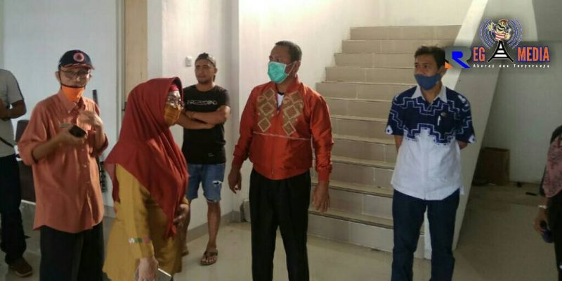 Sekretaris Daerah Kabupaten Gorontalo Utara (Ridwan Yasin) meninjau Rumah Susun Sederhana Sewa.