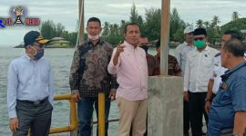 Sekda dan Komisi II DPRA saat melakukan peninjauan pembangunan di Aceh Selatan. 