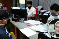 Anggota Dewan Perwakilan Rakyat Daerah (DPRD) Kota Cimahi, Euis Isop Romaya (sudut kanan). 