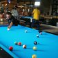 Redaktur Rega Media (Hariyanto) tengah mencoba olah raga billiard saat Grand Opening Bunga Billiard & Cafe. 