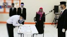 Saat penandatanganan dan usai saat berlangsungnya pelantikan Panitia Pemungutan Suara (PPS) Kabupaten Bandung. 