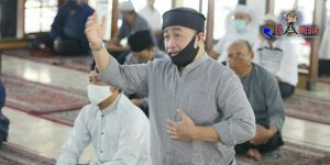 Oded Imbau Warga Bandung Terapkan Protokol Kesehatan Saat Sembelih Hewan Qurban
