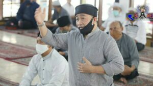 Oded Imbau Warga Bandung Terapkan Protokol Kesehatan Saat Sembelih Hewan Qurban