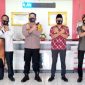 Dari kiri Abd.Halim, Mahfud, Kapolres Bangkalan, Mochammad Azis, R.Nasich Aschal, dan Mathur Husairi (foto; istimewa)
