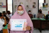 Warga penerima BLT tahap ke III di Gampong Jambo Apha.  
