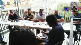 Pengurus Askot PSSI Cimahi saat berada di Sekretariat KONI Kota Cimahi. 