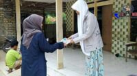 Pengabdian Masyarakat LPPM UTM Bagikan Brosur Tata Cara Jaga Kebersihan & Cegah Penularan Covid-19