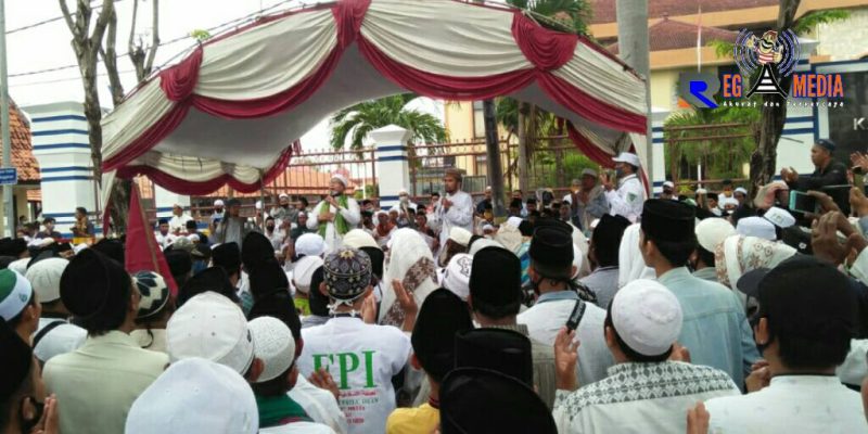 Saat berlangsung aksi para habaib dan ulama' terhadap  penolakan keras RUU HIP didepan kantor DPRD Kab. Sampang. 