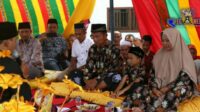 Bupati Aceh Selatan Jadi Saksi Satu Keluarga Yang Masuk Islam