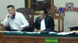Acong Latif saat dalam persidangan Bank Perkreditan Rakyat (BPR) Legian, Titian Wilaras.