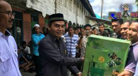 Penyerahan bantuan pokir anggota DPRK Aceh Selatan berupa handsprayer dan herbisida kepada kelompok tani.