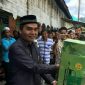 Penyerahan bantuan pokir anggota DPRK Aceh Selatan berupa handsprayer dan herbisida kepada kelompok tani.