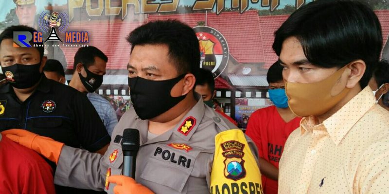 Kapolres Sampang (AKBP Didit BWS) didampingi Kasat Reskrim dan Paur Subbag Humas Polres Sampang saat pers release, Selasa (21/7).