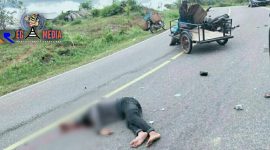 Ahmad Azuhri, korban kecelakaan terlihat tergeletak di jalan tidak jauh dari kendaraannya. 