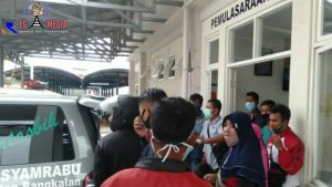 Keluarga Jemput Jenazah Yang Ditemukan Tewas di Jalan Akses Suramadu
