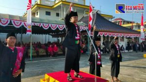 Pesantren di Bangkalan Gelar Upacara HUT RI Ke 75 Gunakan Pakaian Adat Madura