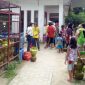 Antrian pembelian gas elpiji 3 Kg. 