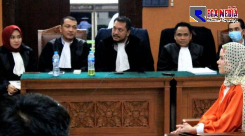 Angel Elga saat hadir di persidangan di Jakarta Selatan